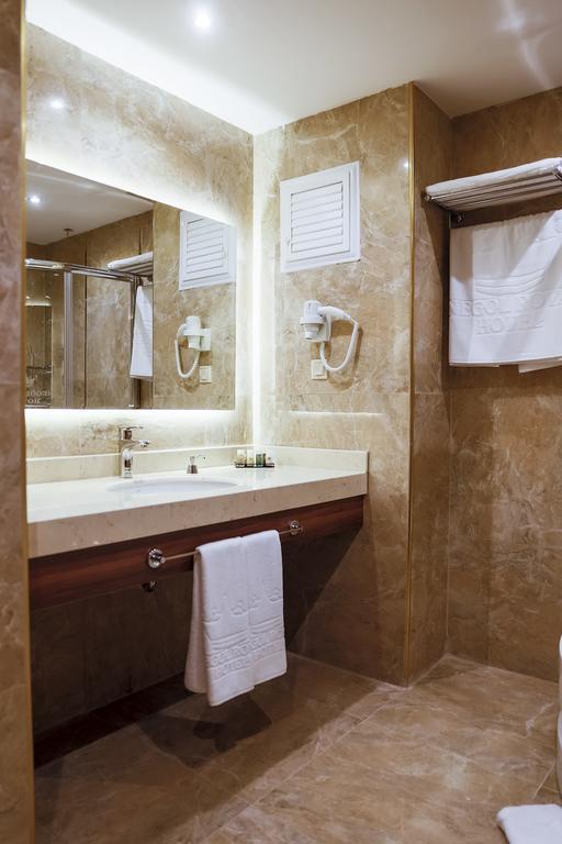 Royal Hotel Inegol Room photo